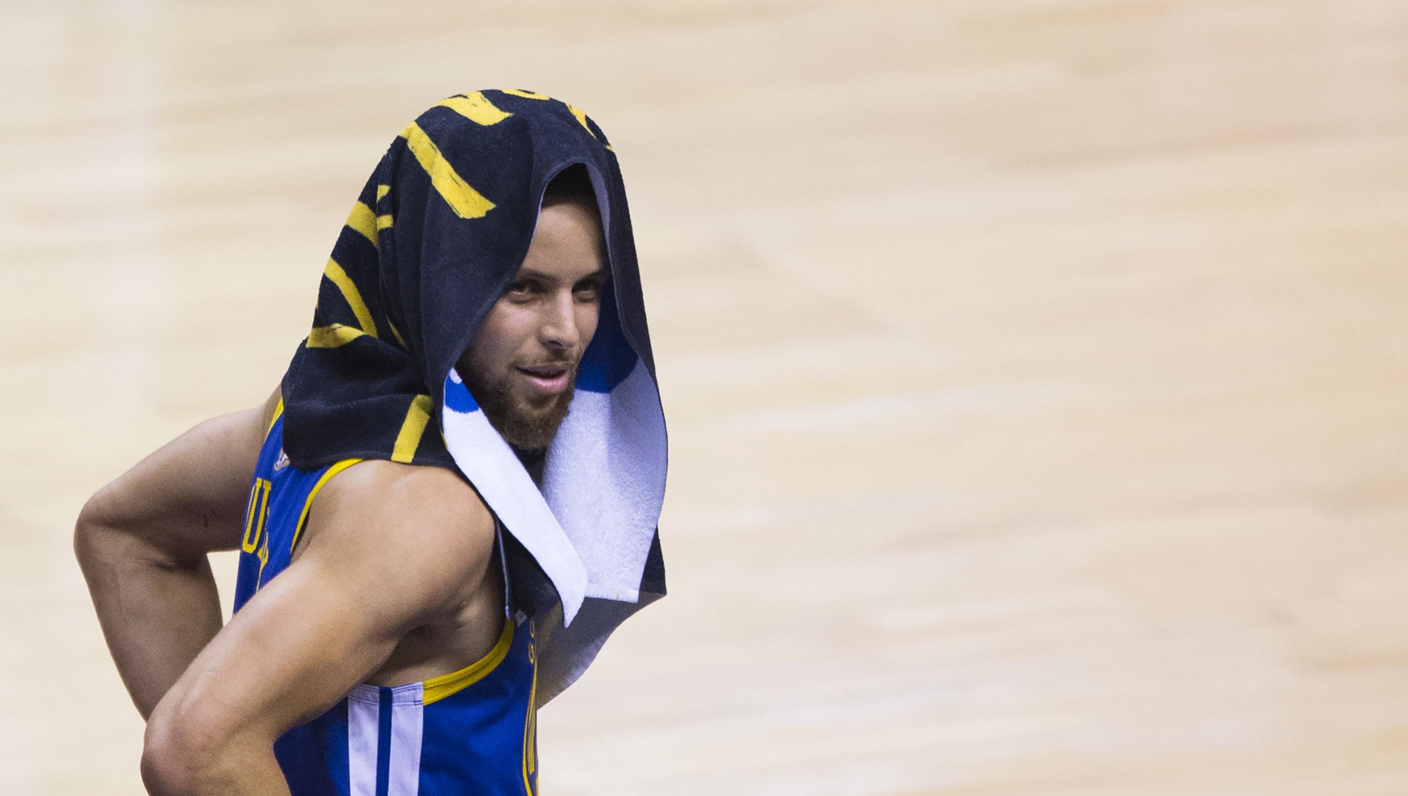 JJB-多伦多猛龙发布备战花絮，赛前完成体检，NBA季后赛任务艰巨，临场指挥获称赞的简单介绍