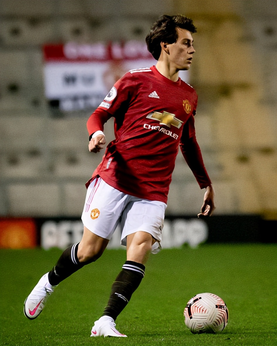 竞技宝-包含篮球赛场再起风云：皖南青龙队爆冷姑苏火狐队，新援首秀制胜精神属性拉满的词条